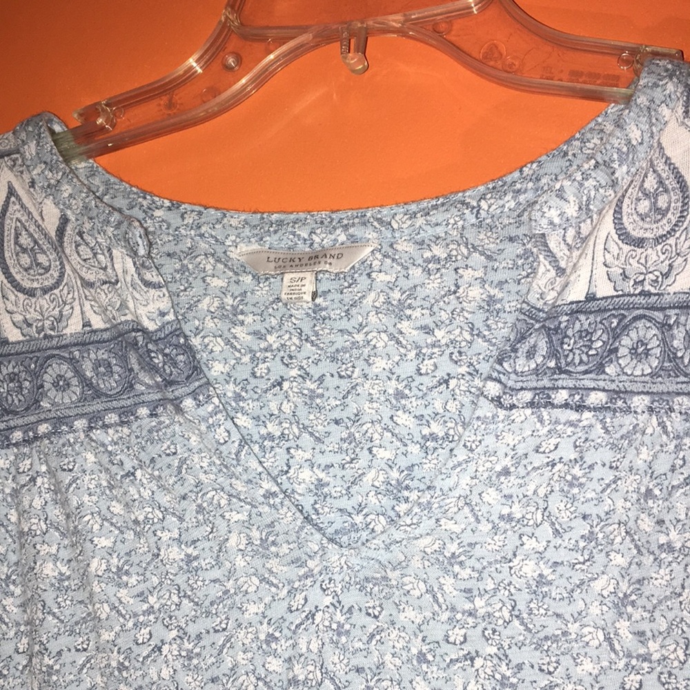 Lucky Brand Blue Paisley Floral Women's Short Sleeve Spring Top Size Small 2/4/6 - Picture 9 of 16
